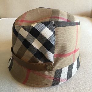 Burberry Hat Nova !! Authentic!!